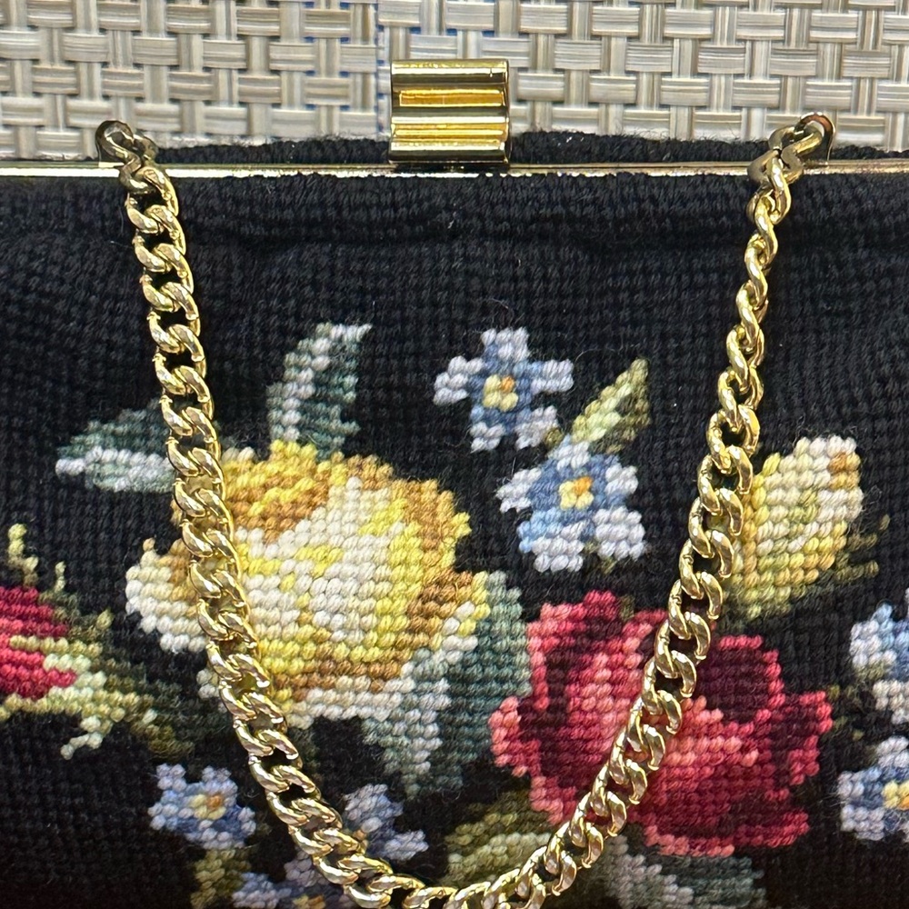 🌟HP🌟VTG 1960s Handmade Bright Floral & Navy Needlepoint Tapestry Handbag - Picture 3 of 14